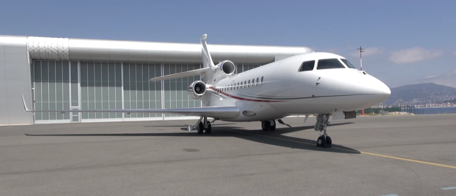 plane-is-runway-with-words-private-jet-front-1-1-1 (1)