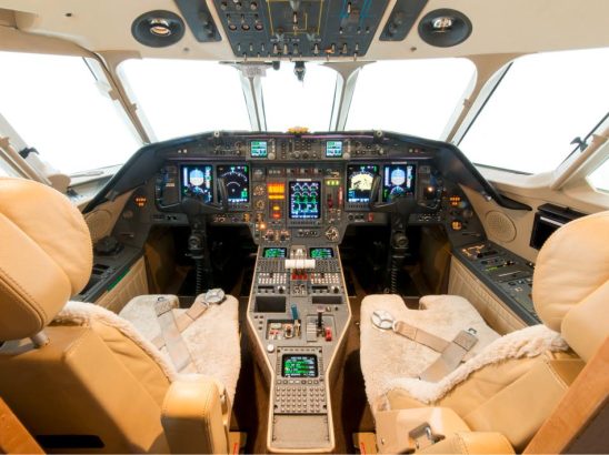 3-f900ex-flight-deck