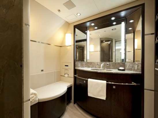 8-bbj-master-bathroom