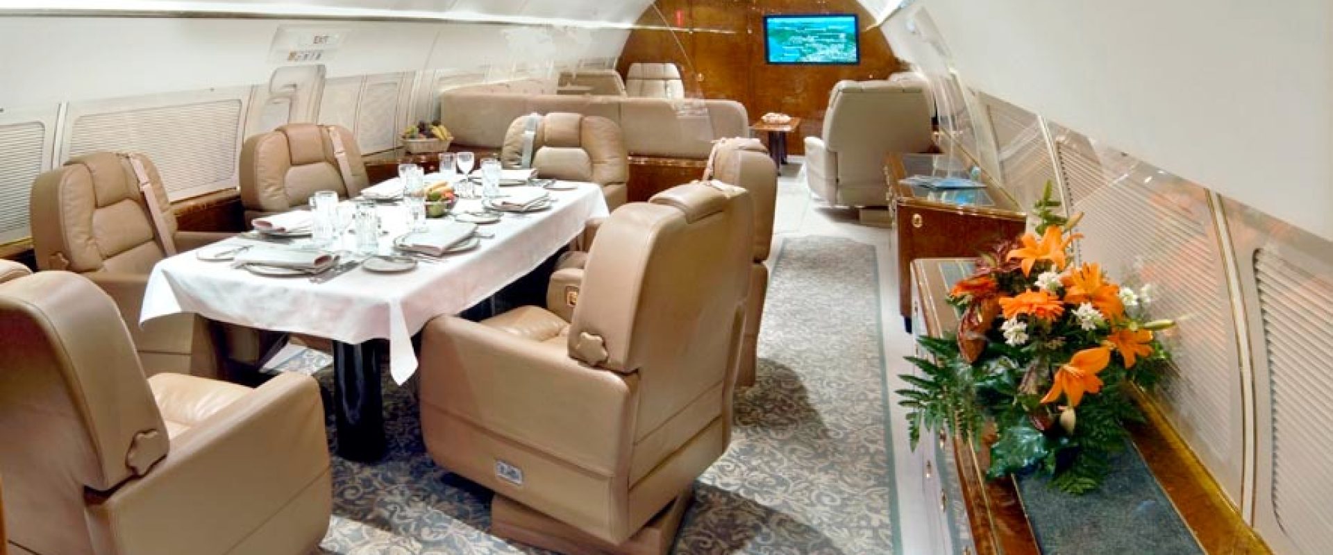 BBJ MID CABIN LOUNGE