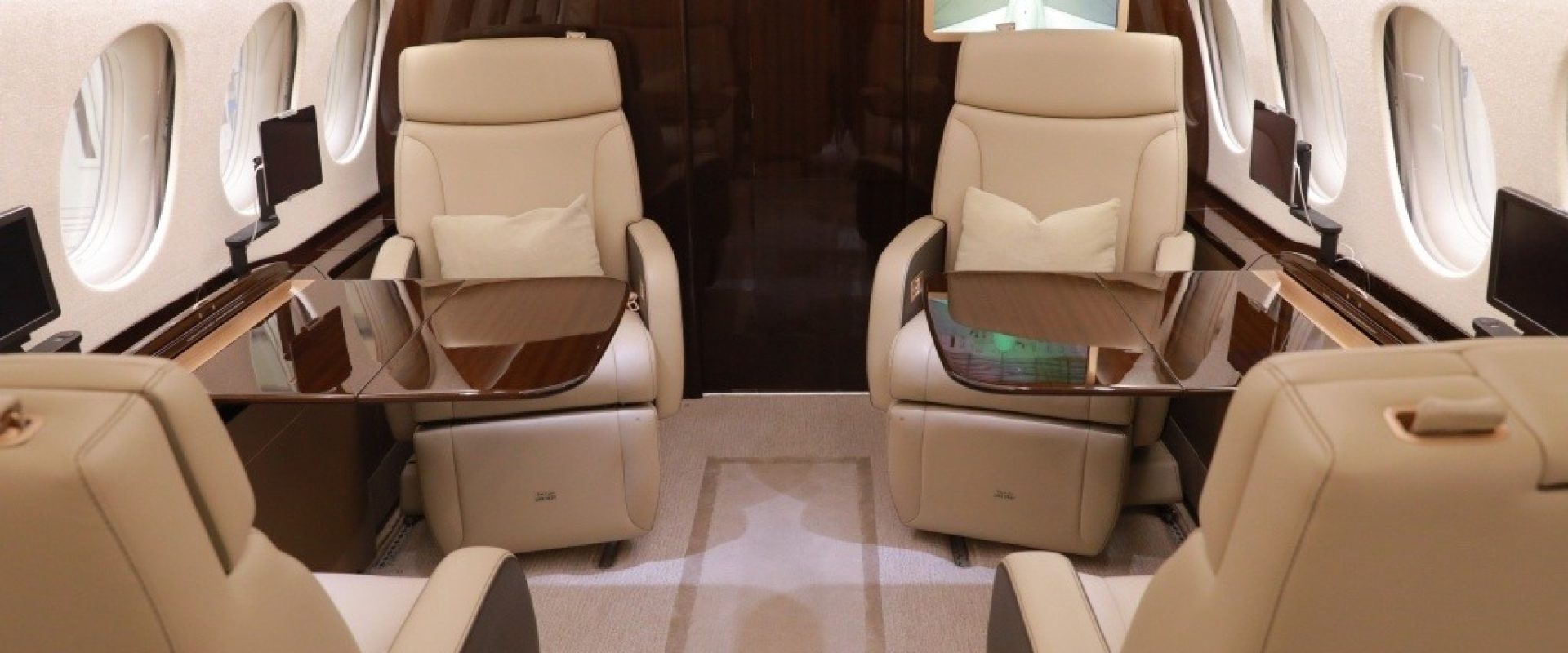 F8X FWD CABIN