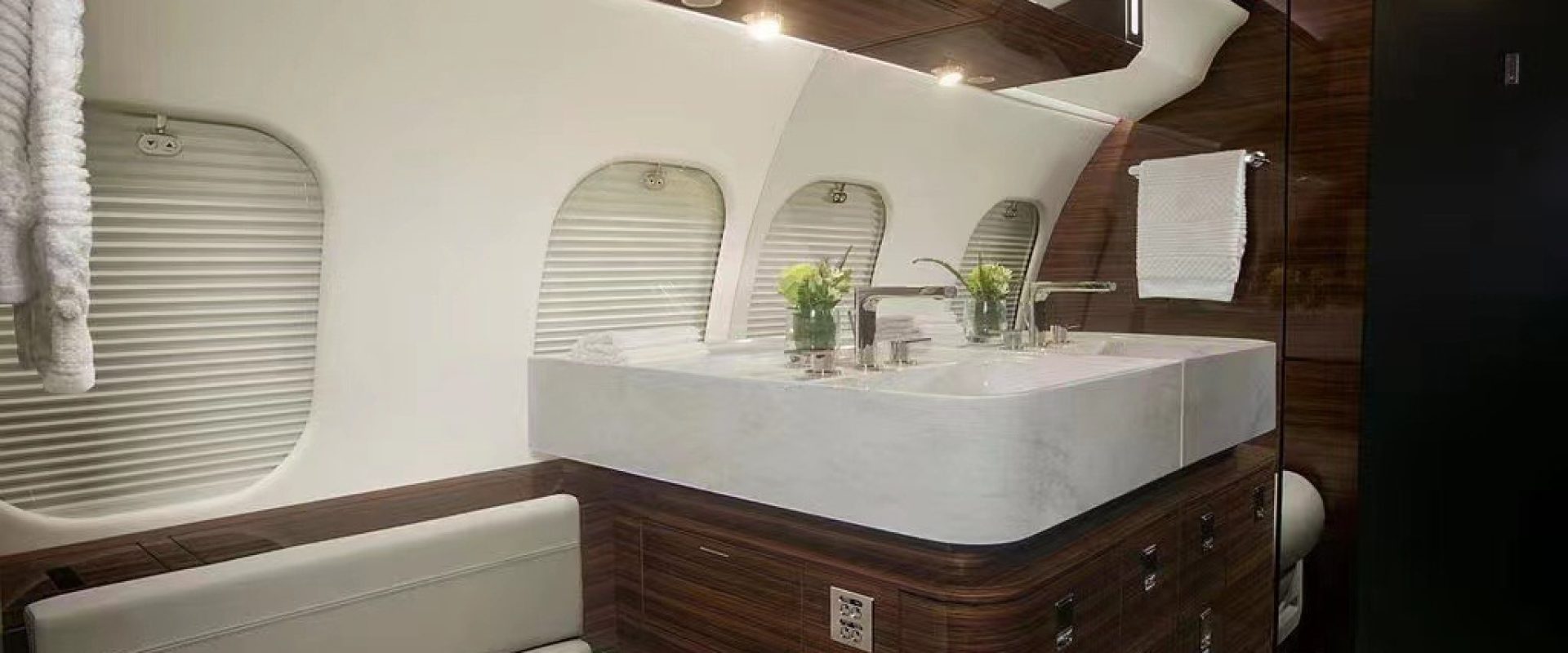 G6500 Aft Lav