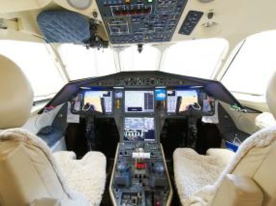 f900exy-flight-deck (1)